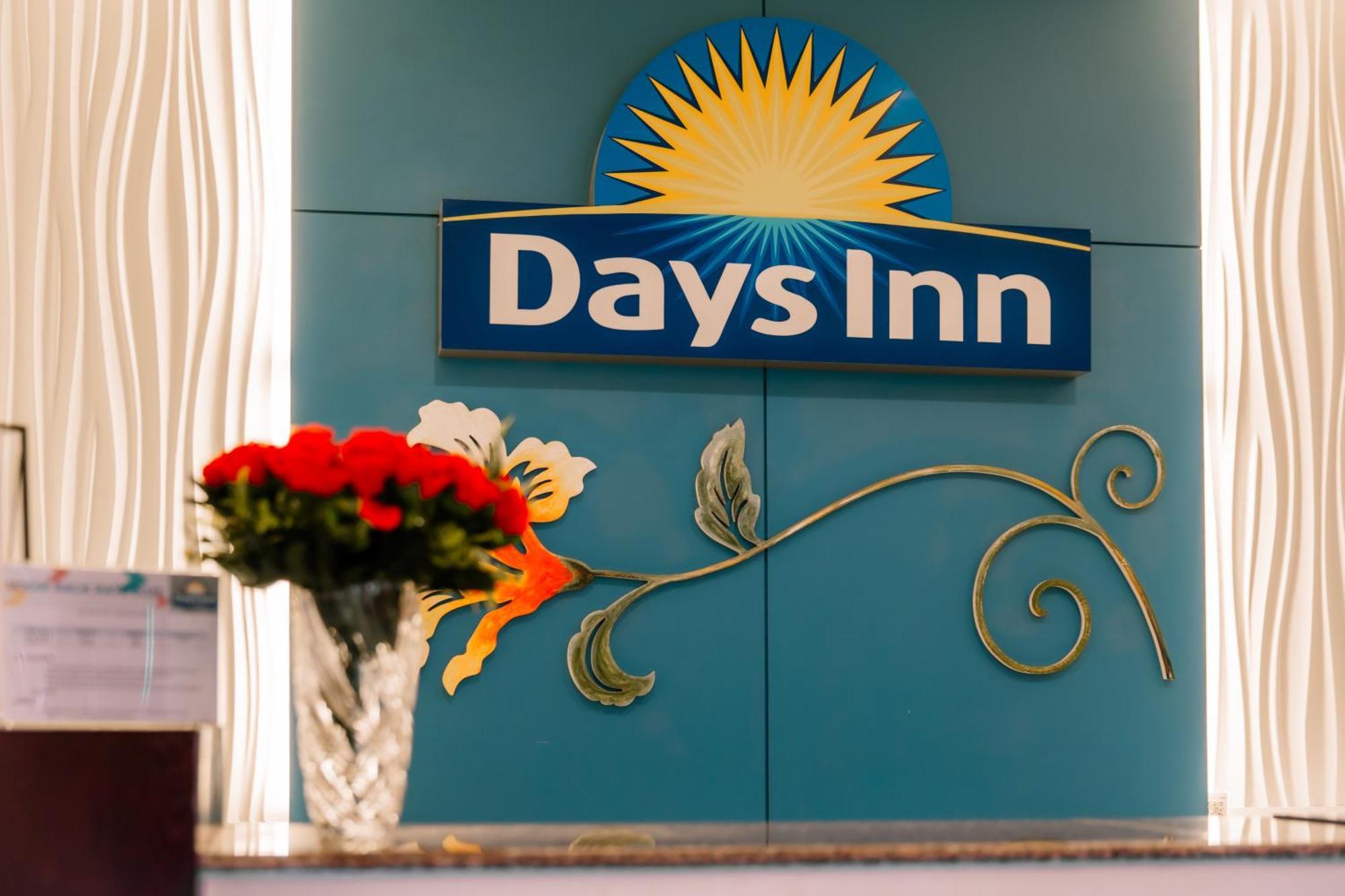 Days Inn By Wyndham Patong Beach Exterior foto