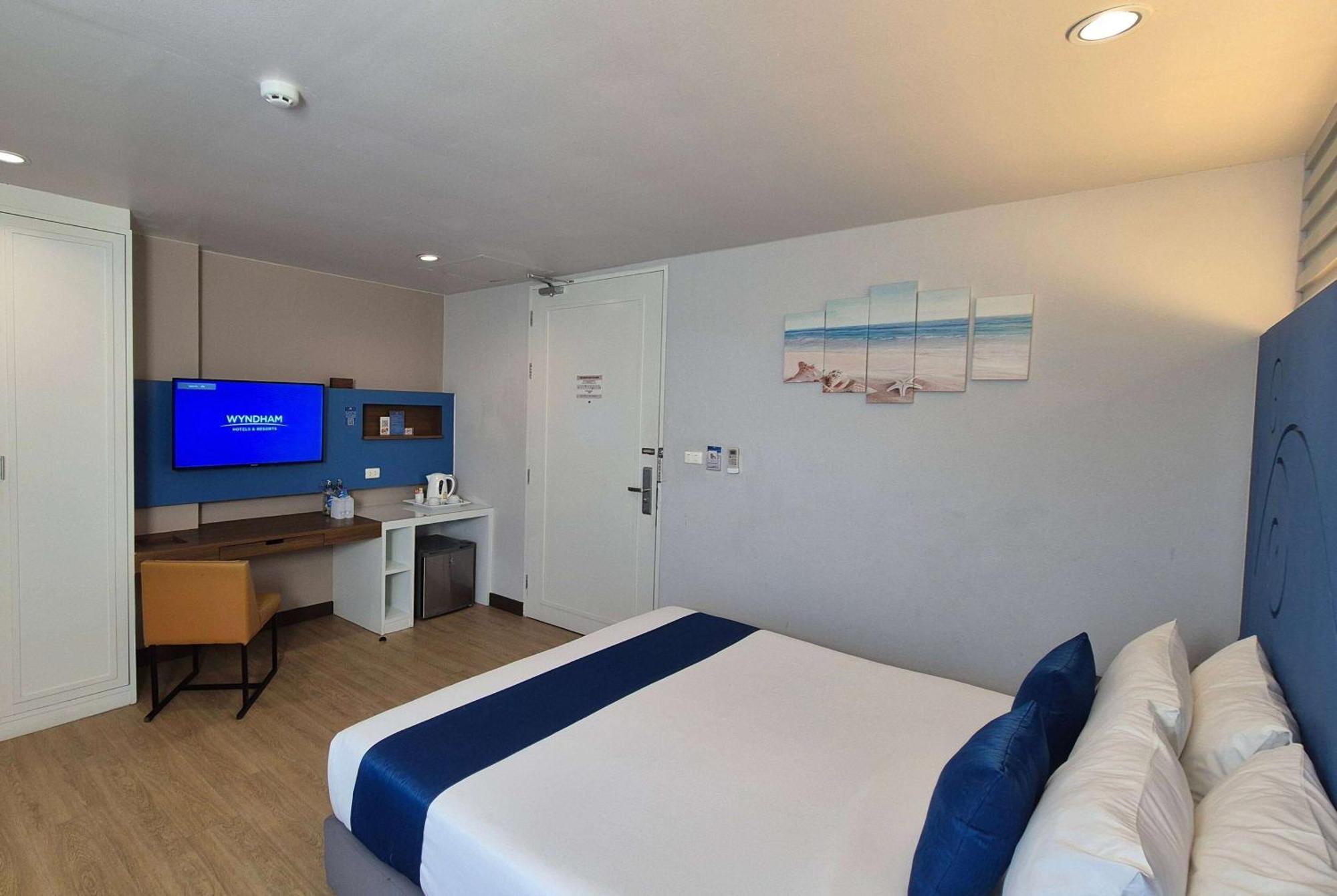 Days Inn By Wyndham Patong Beach Exterior foto