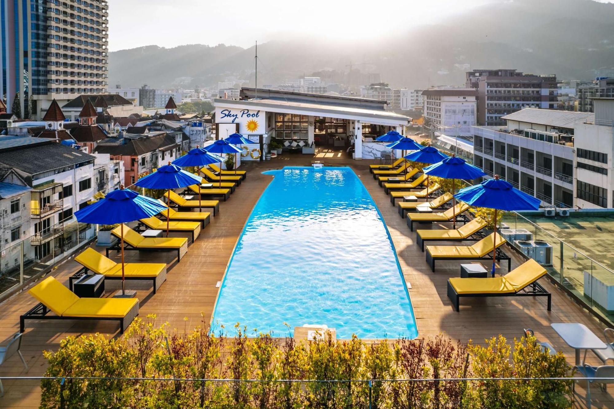 Days Inn By Wyndham Patong Beach Exterior foto